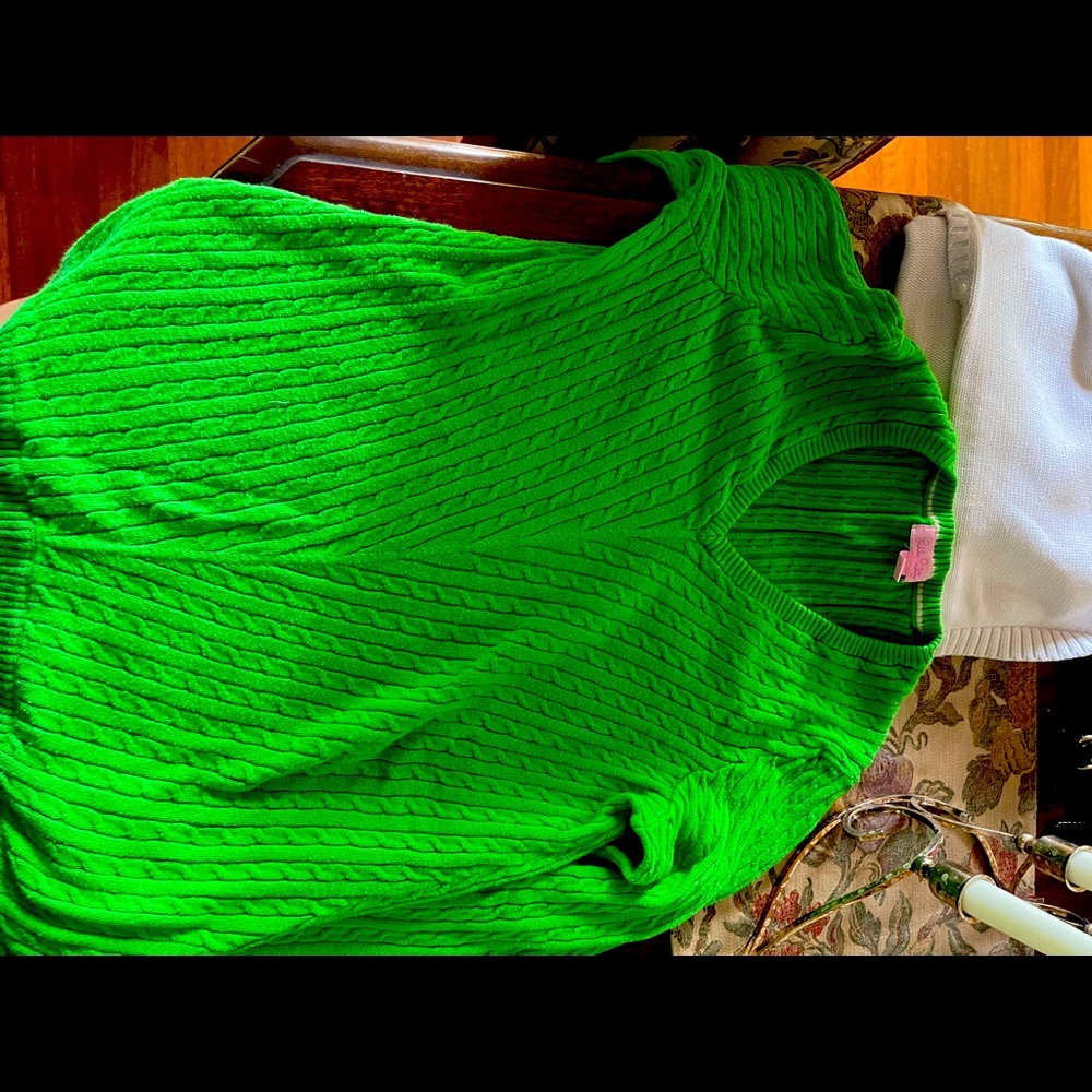 Classic size large cableknit Lilly Pulitzer sweater 🌴